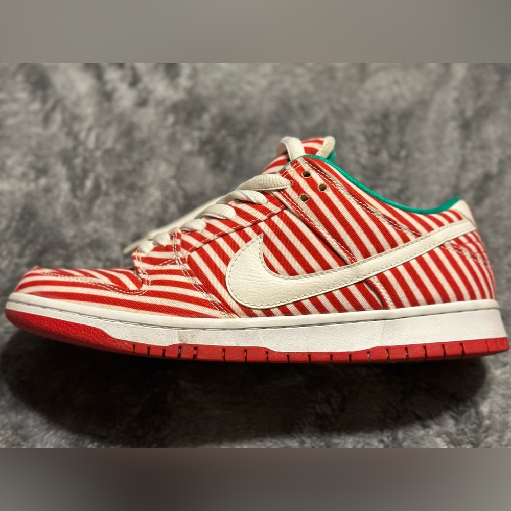 2015 Nike candy cane dunes $600.00 LIKE NEW I ONLY WORN THE 4 time